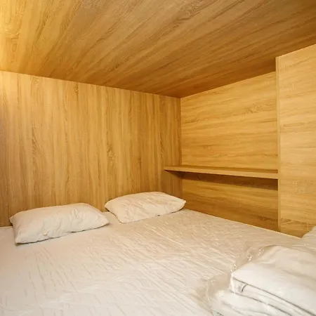 Campus Community A-hotel *